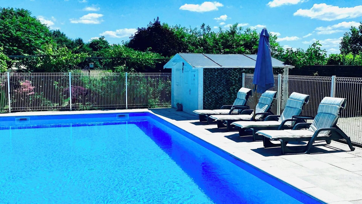 Saint-Simon-de-Bordes House | Chez Desire (EI) our Peaceful, cosy 2 bedroom gite, with private heated pool!