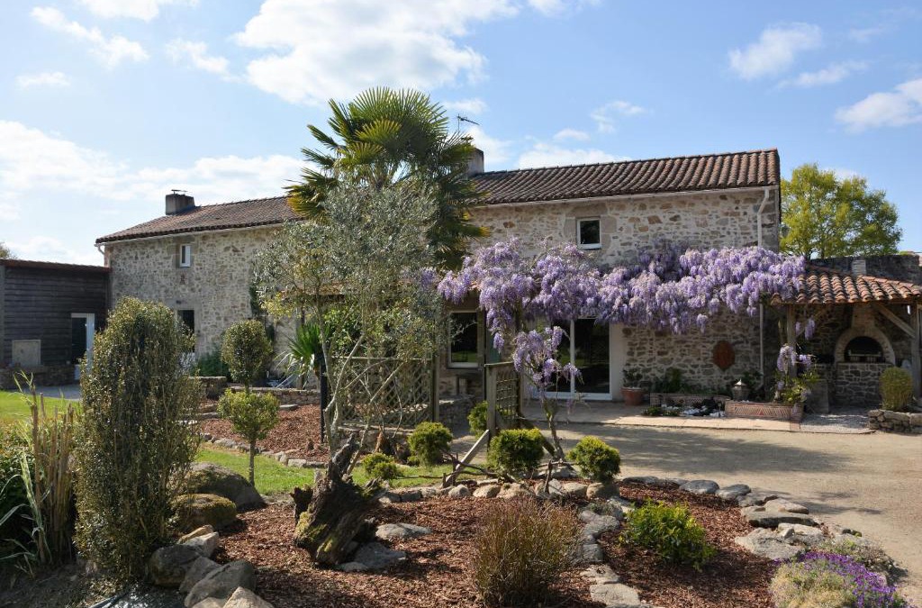 Bazoges-en-Paillers Apartment | Chez Dominique et Bruno à 20 mm du PuyduFou