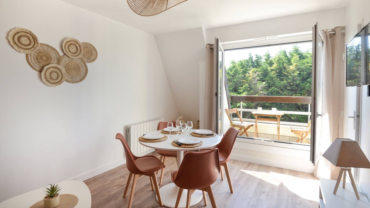 Saint-Regnobert-de-la-Cote-de-Nacre Apartment | Chez Flora - Appartement pour 4