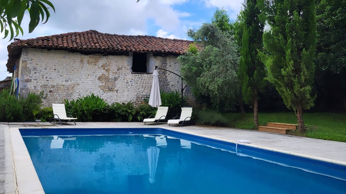 Nonac House | Chez Foucherie - Renovated farmhouse with pool, gardens & games room