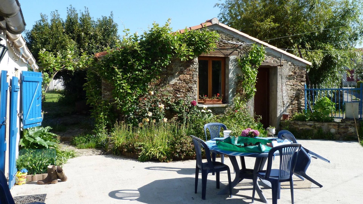 La Marne House | CHEZ GUSTINE* (Ideal for relaxation, heated swimming pool, base for sightseeing)