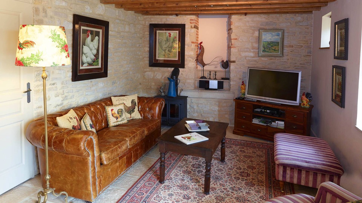 Meursault Apartment | Chez Hall, La Grange, 2bdr/2bth converted barn bursting with charm, Meursault