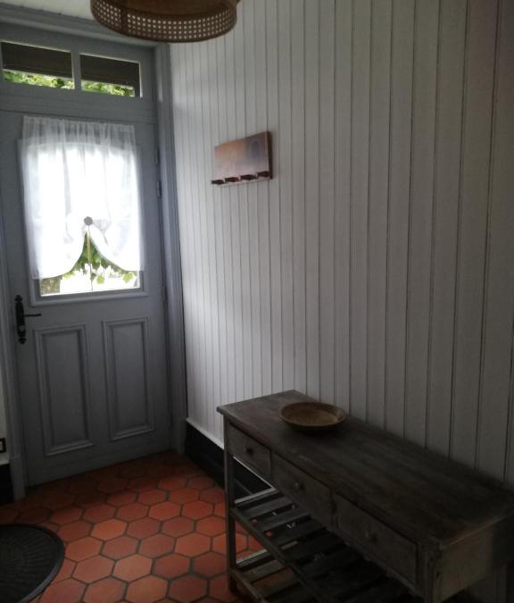 Arrest House | Chez kathie