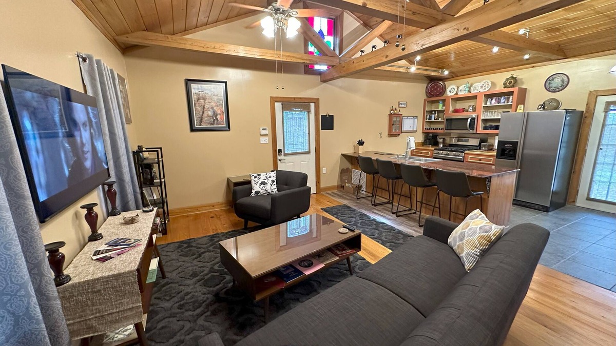 Scott House | Chez Le Fleur: A cozy 2-bedroom home in Scott, LA