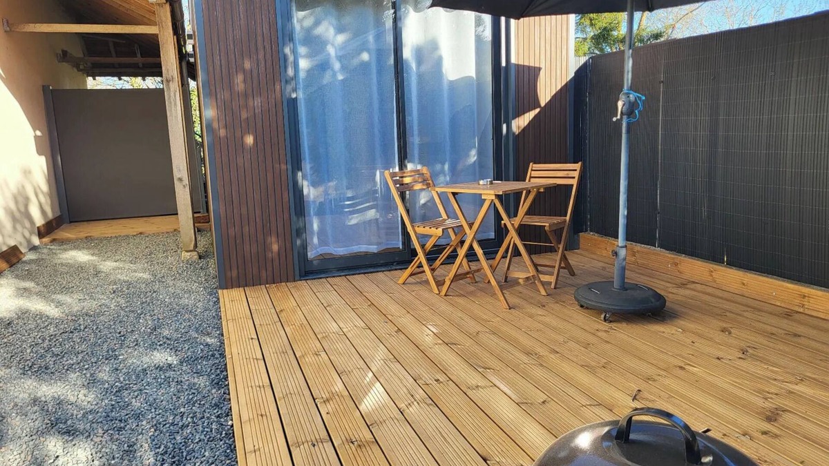 Bouray-sur-Juine Cottage | Chez LilYves Fully-equipped, cosy Tiny House in a quiet location close to forest and walks