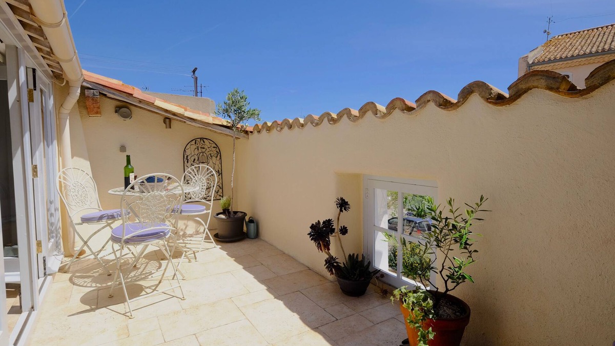 Olonzac House | Chez LuLu – charming village house with roof terrace in the heart of Olonzac