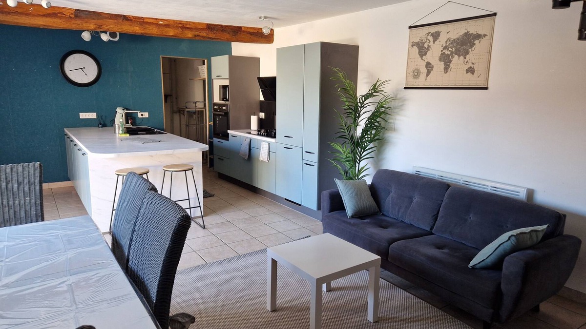 Gurgy House | Chez Madeleine, Maison Mitoyenne Avec Cour Fermée Dans Joli Village Bourguignon