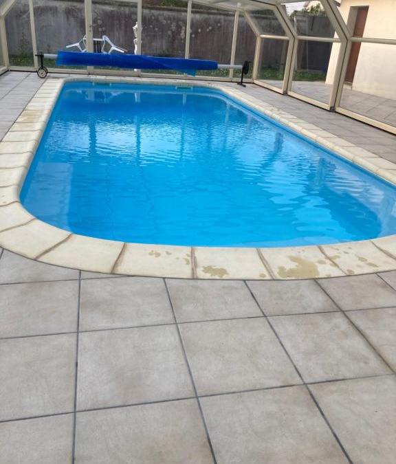 Esclavolles-Lurey House | Chez Nenette