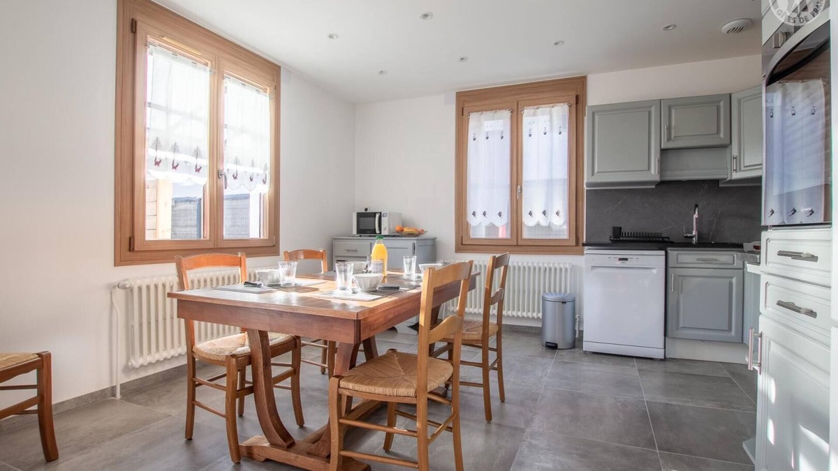 Outrechaise House | Chez Nicole ET Alain