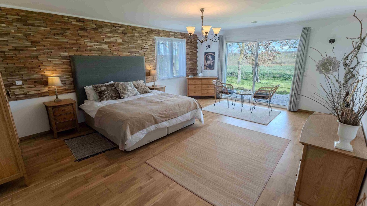 La Pomarede Bed & Breakfast | Chez Phil, Chambres D'hôte, Chambre Thème Bois