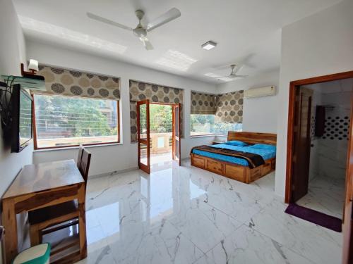 DLF Phase 5 Bed & Breakfast | Chhibber 117