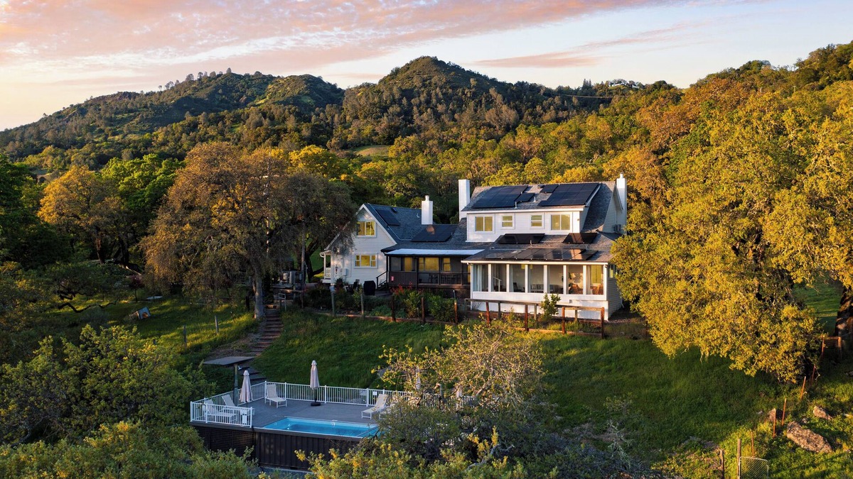 Cloverdale House | Chianti: Secluded Luxury Estate with Pool, Pickleball, Game Barn & Views