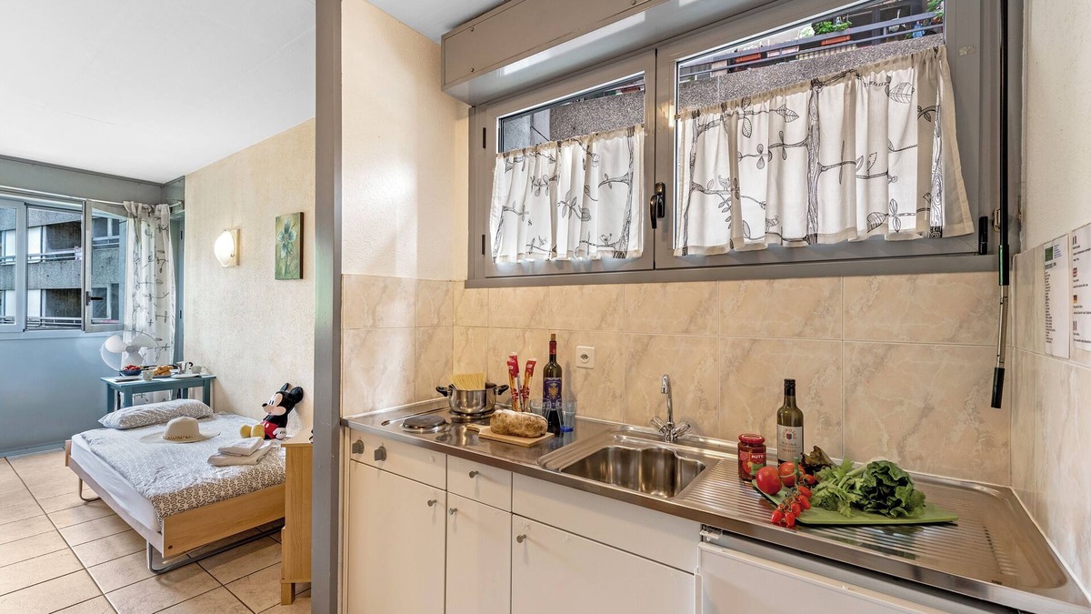Pedrinate Apartment | Chiasso Apartments 204