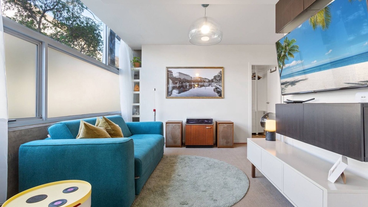 Newtown Apartment | Chic 1-Bed Apartment in the Heart of Newtown