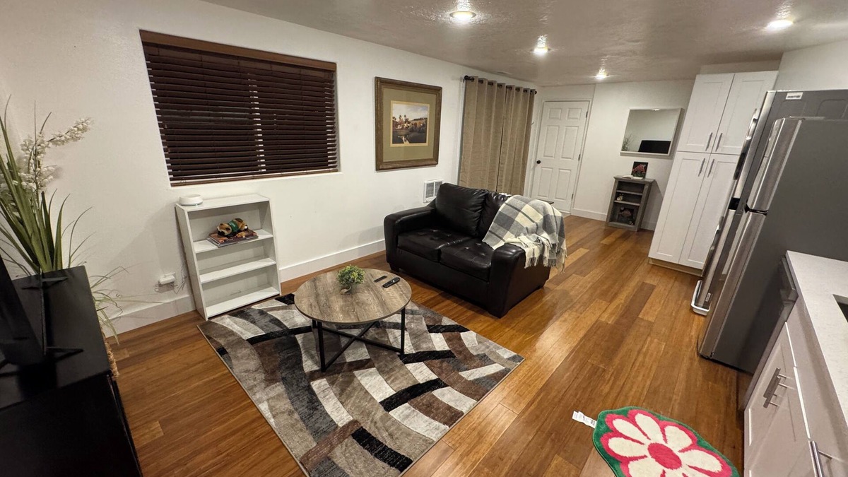 Pleasant Grove Apartment | Chic 1-bedroom apartment in fabulous Pleasant Grove
