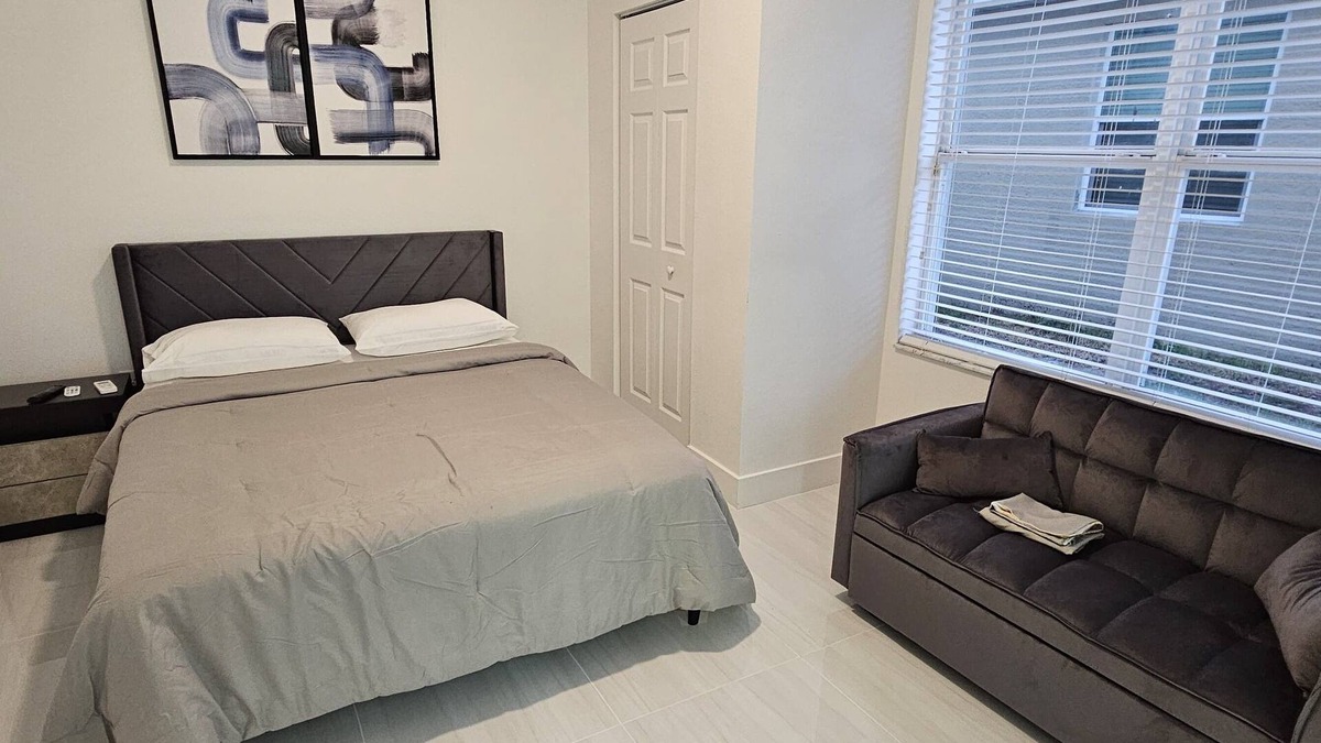 Riverview Apartment | Chic 1-bedroom apartment with WiFi, AC in phenomenal Riverview