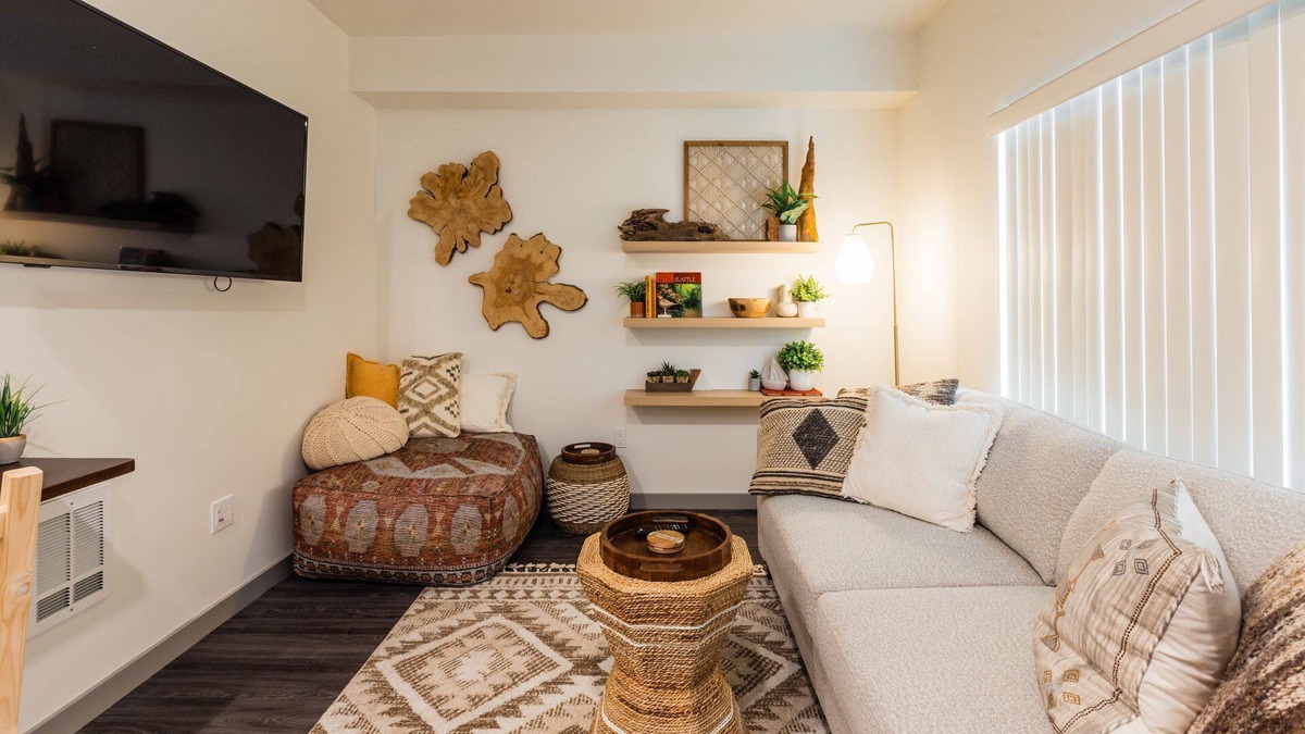 Central Tacoma House | Chic 1-bedroom, Gym, Pool, Near Downtown & Restaurants