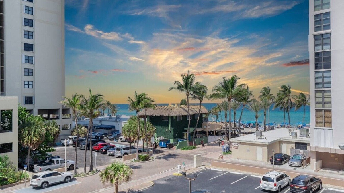 Hollywood Lakes Condo | Chic 1BR Condo w/Partial Ocean View at Costa-CS4