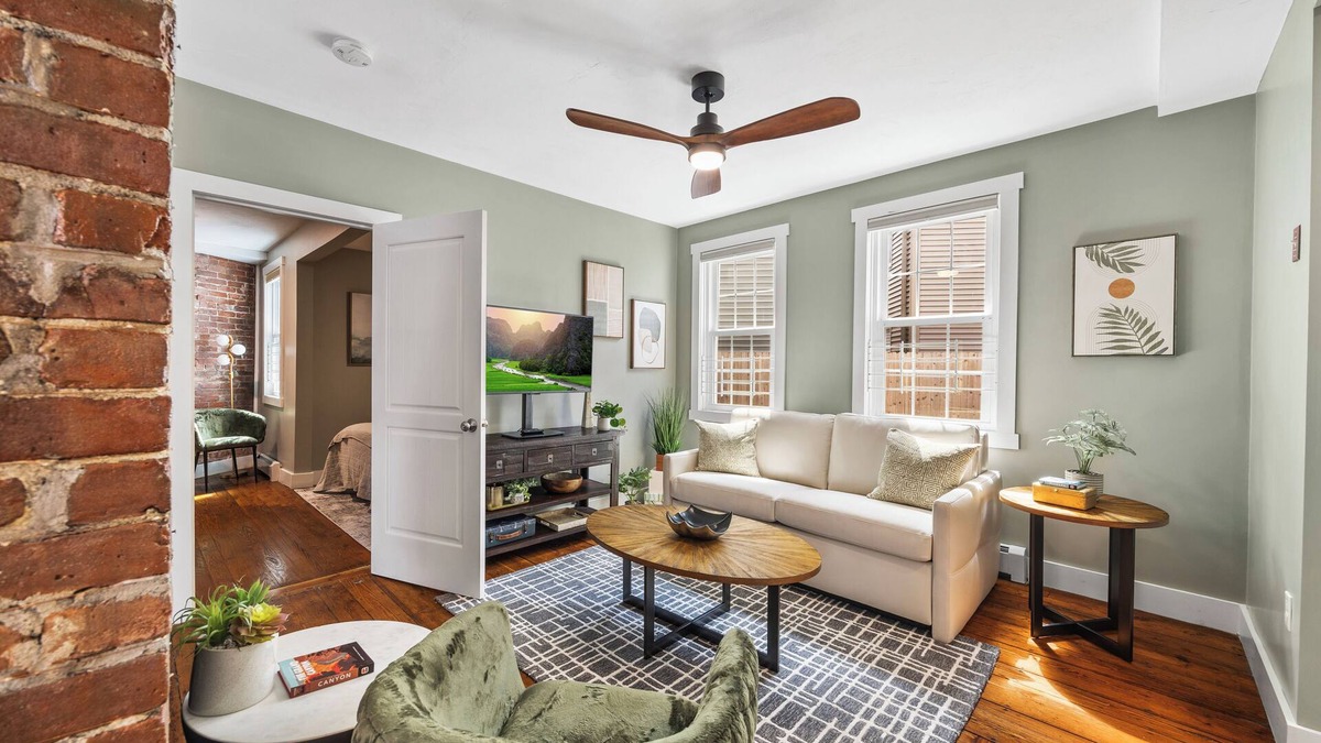 Federal Hill Apartment | Chic 1BR Retreat: Modern Elegance & Comfort
