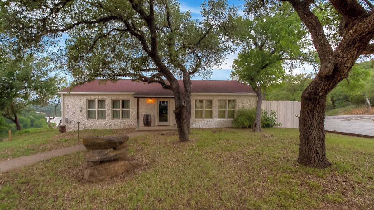 Mineral Wells Cabin | Chic 2,200 Sq. Ft. Riverfront Casita Sleeps 8 Stunning Views + Rustic Charm