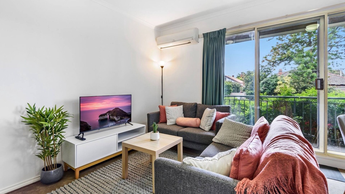 Windsor Apartment | Chic 2-Bed Apartment near Albert Park & Chapel St