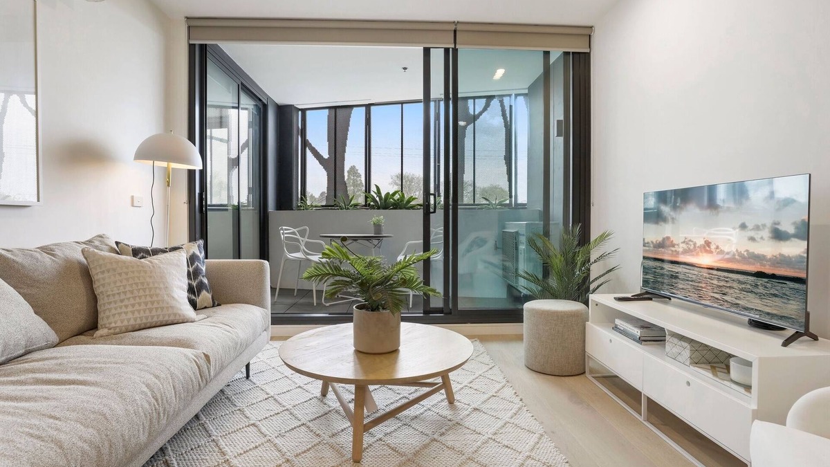 Ivanhoe Apartment | Chic 2-Bed Apartment with Undercover Parking