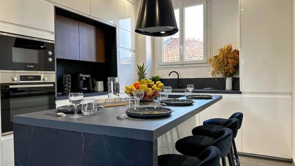 Saint-Sylvestre Apartment | Chic 2 Bedroom, 4-6 pers, Garage, Renovated, AC, Wi-Fi, Tram