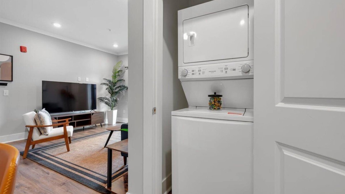 Port Wentworth Apartment | Chic 2-bedroom apartment with AC, fitness room, pool - A