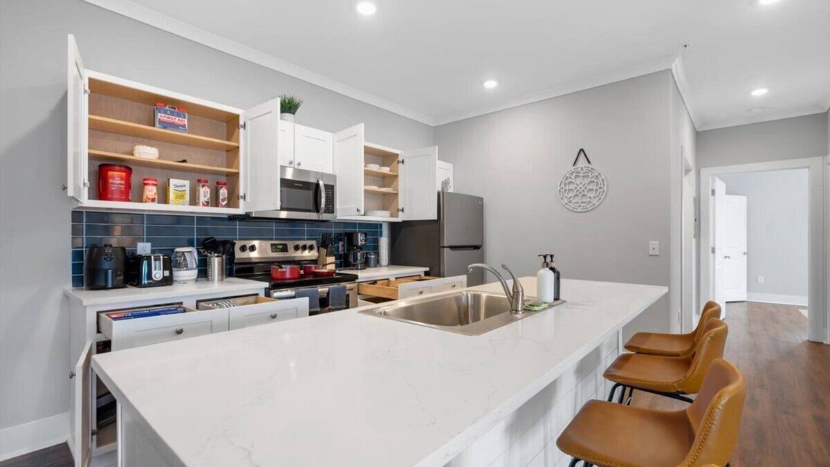 Port Wentworth Apartment | Chic 2-bedroom apartment with AC, fitness room, pool - D