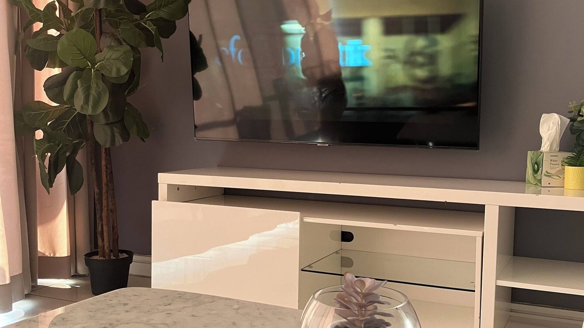 Sandown Apartment | Chic 2-bedroom apartment with WiFi, AC in lovely Sandton