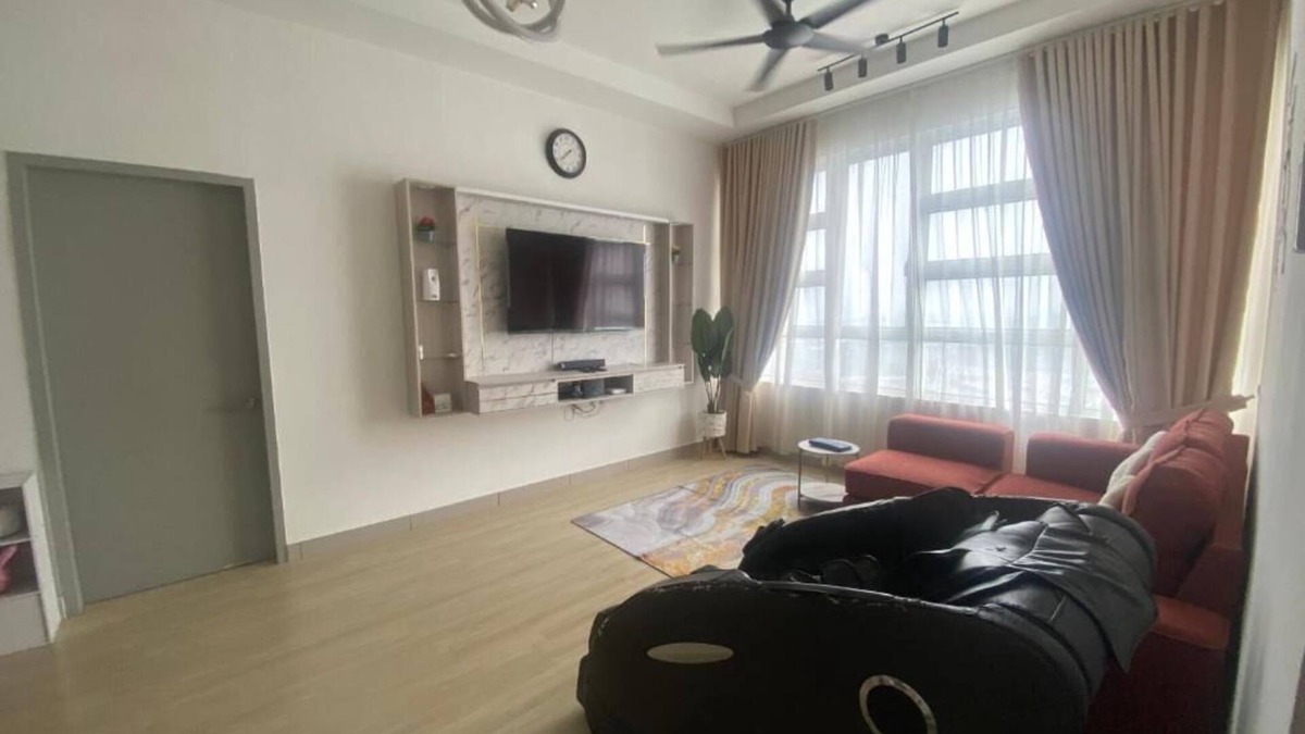 Kajang Apartment | Chic 2-bedroom apartment with AC and fitness room in vibrant Kajang