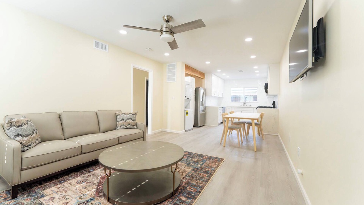 Downey Apartment | Chic 2-bedroom apartment in fantastic Downey Nearby all the Attractions