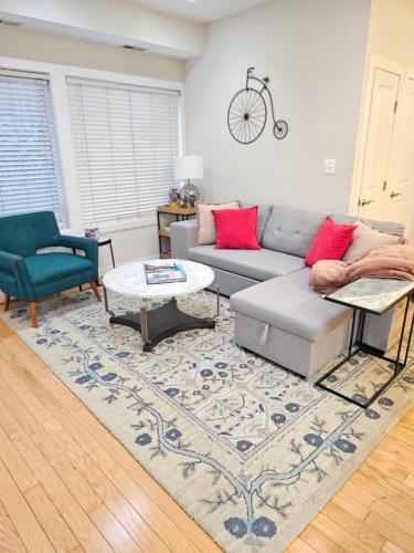 Cardozo Bed & Breakfast | Chic 2 bedroom condo at 2121