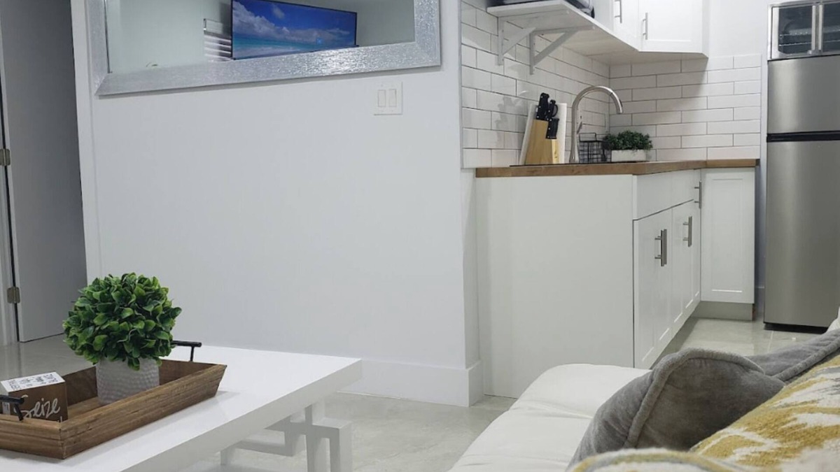 Parkside Apartment | Chic 2 BR Minutes From Hollywood Beach, Casino & The Young Circle