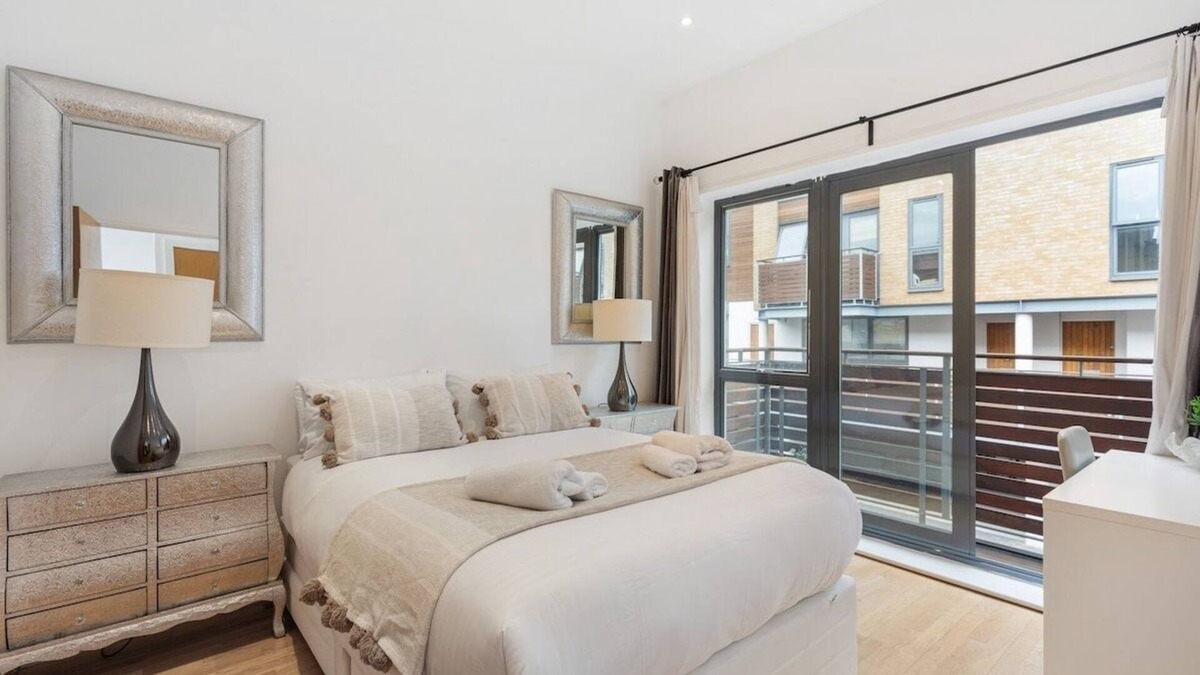 Brixton Hill House | Chic 2Bed/Pr Parking/Clapham