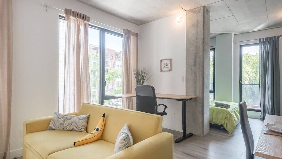 Cite Multimedia Apartment | Chic 2BR Balcony Old Port & Downtown + Parking