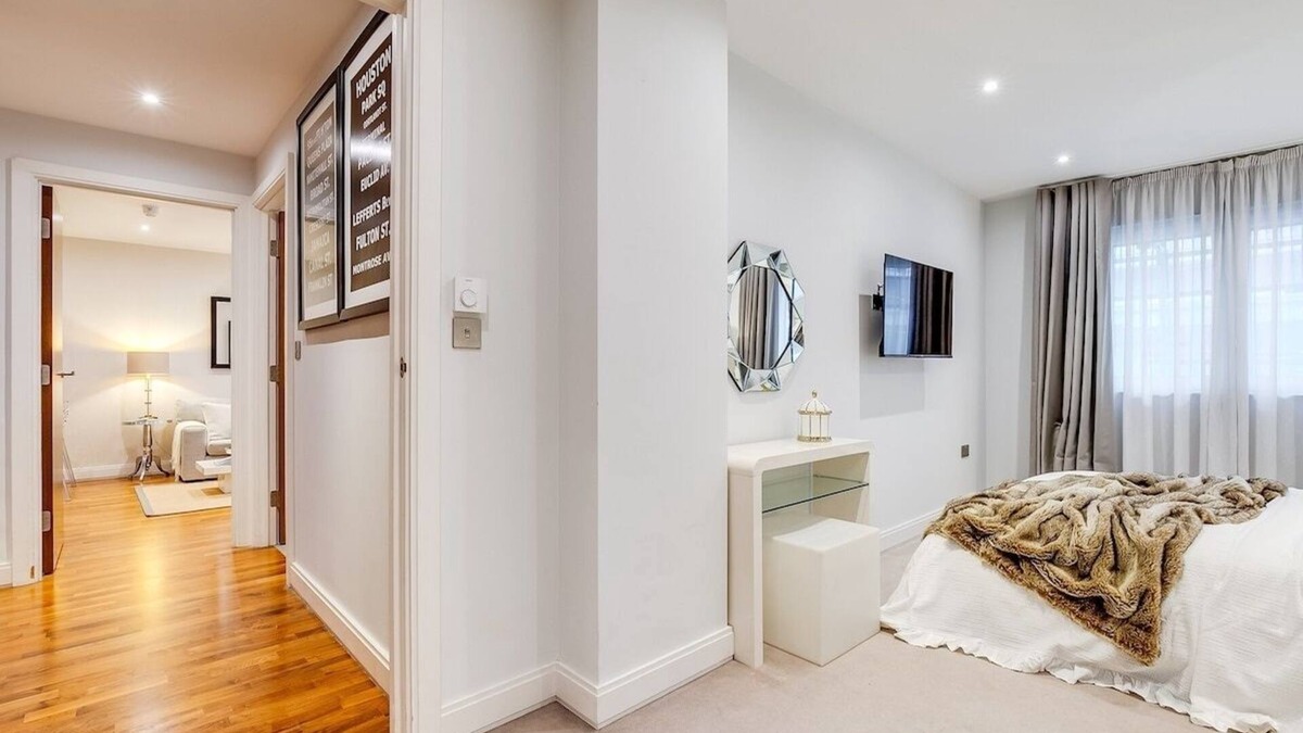 St. Mary's Park Apartment | Chic 2BR Escape - Prime Battersea Location