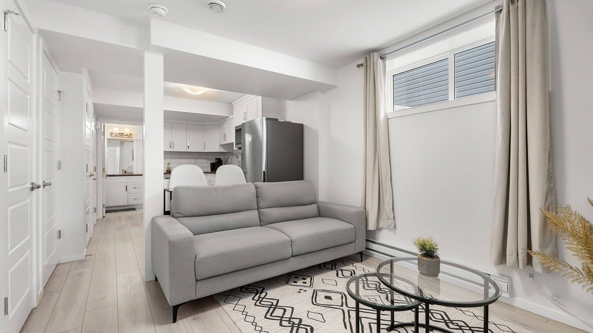 Saskatoon House | Chic 2BR Kensington Suite - Saskatoon Stay