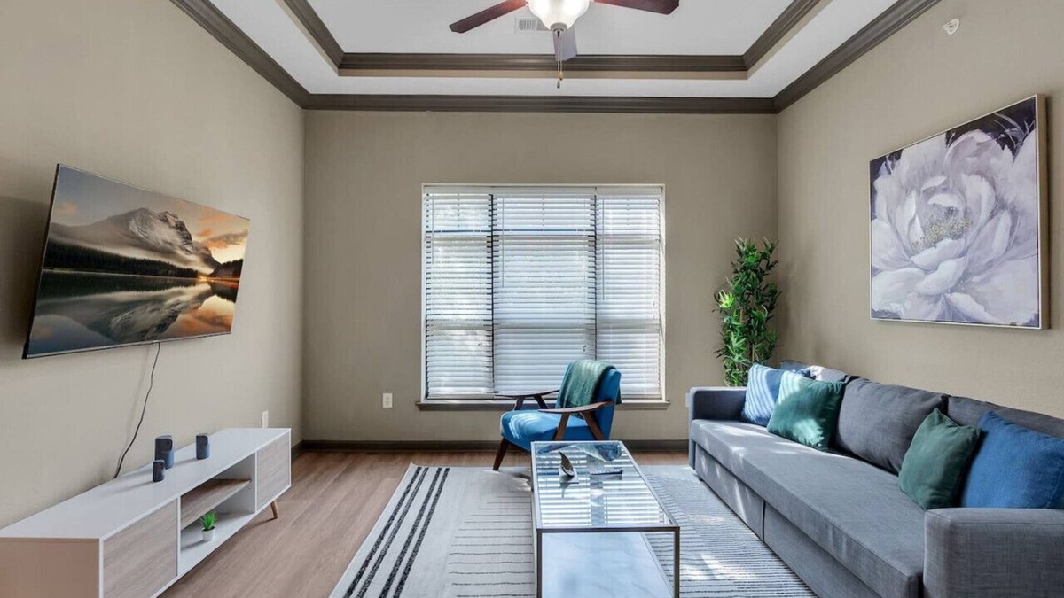 Brady Arts District Apartment | Chic 2BR- Pool,Gym,Parkng,Near BOK Ctr&Arts Dstrct