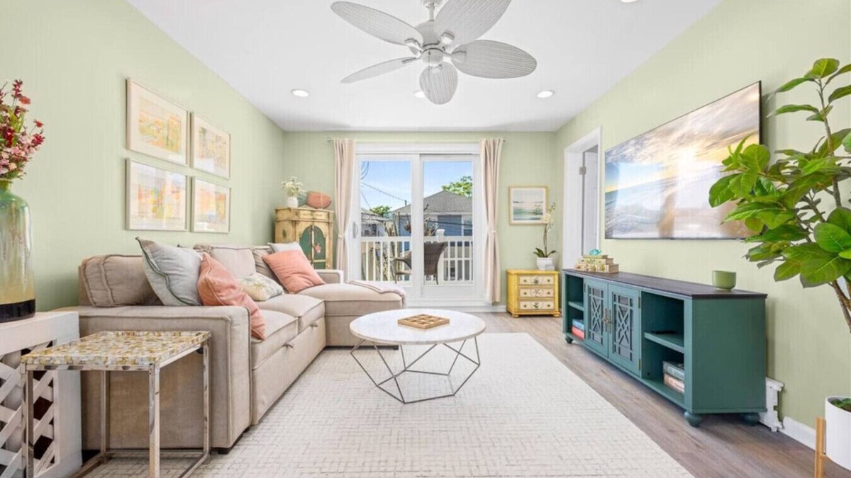 Ventnor City Apartment | Chic 2BR Private Balcony Beach Gear Included!
