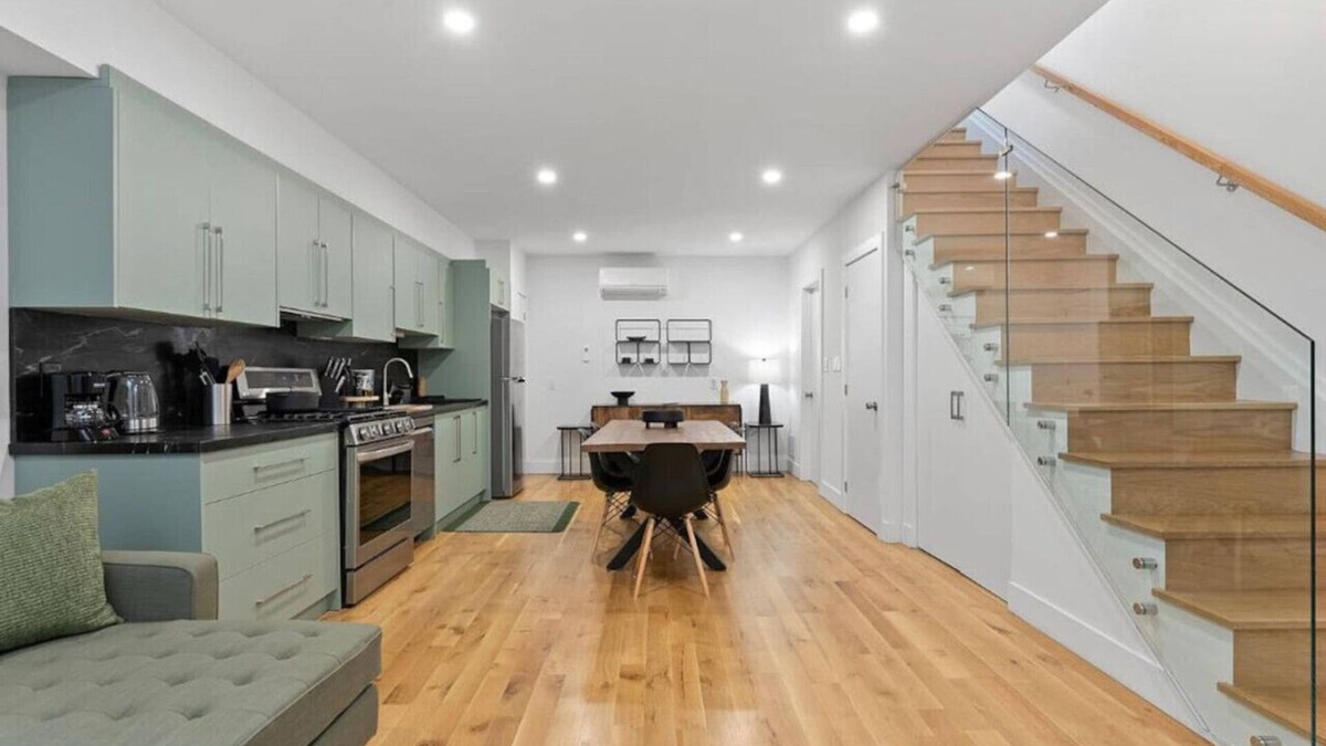 The Danforth Apartment | Chic 2BR Top-Floor Retreat w/Rooftop Near Subway