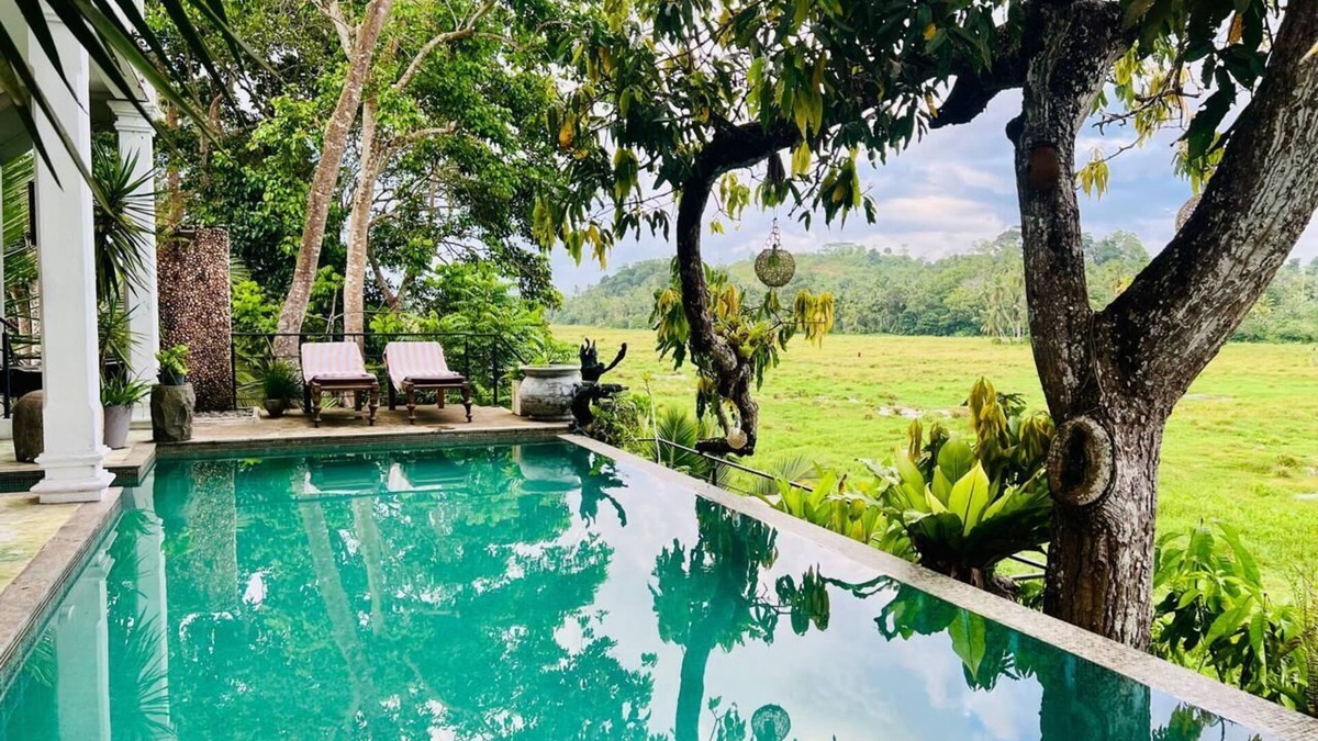 Kaduruduwa Villa | Chic 2BR Villa with pool - 10 Mins to Galle Fort & Unawatuna Beach