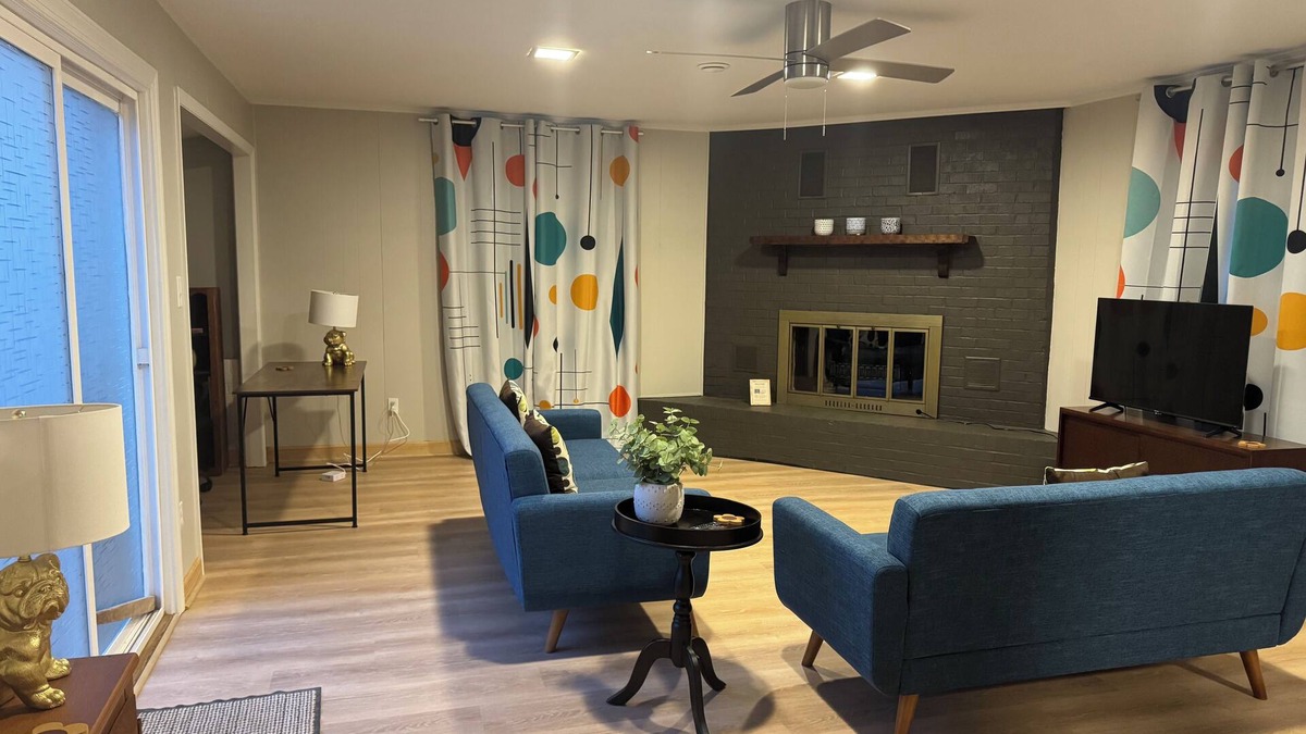 Greensboro House | Chic 3 Bedroom Midcentury Modern Retreat in Wonderful Greensboro