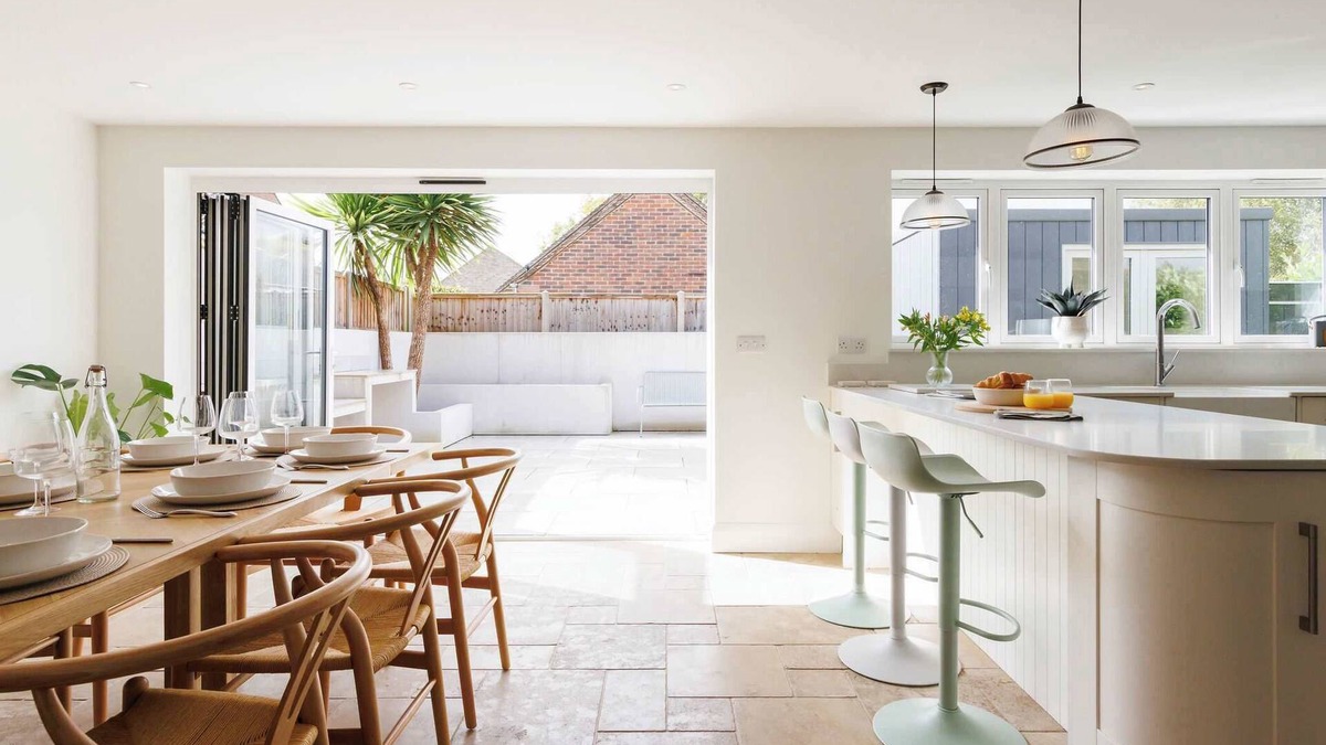 Bosham House | Chic 4-Bed Coastal Retreat in Heart of Bosham