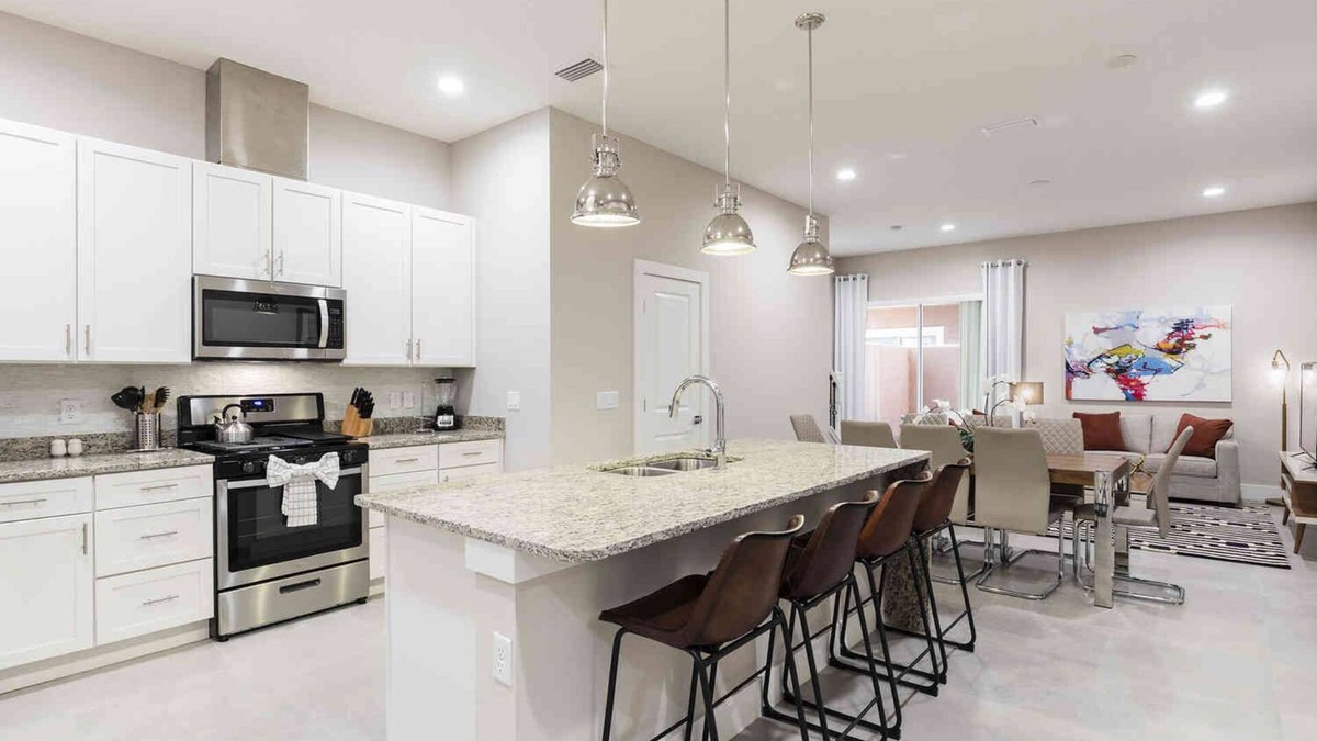 Crestwynd Bay House | Chic 4-BR Villa in Summerville, Close to Disney Fun!