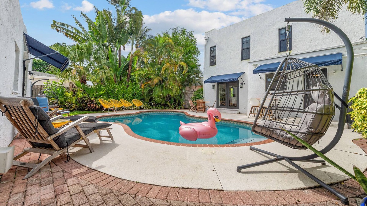 Old Northwood House | Chic 4BR retreat with private pool and modern amenities. Detached guest house includes queen bed, full bath, and kitchen. Minutes from downtown West Palm Beach, Palm Beach Island, Northwood Village, and Palm Beach Outlets.
