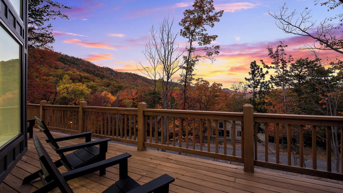 McGaheysville Cabin | Chic Alpine Lodge with 5BR + Views to Remember