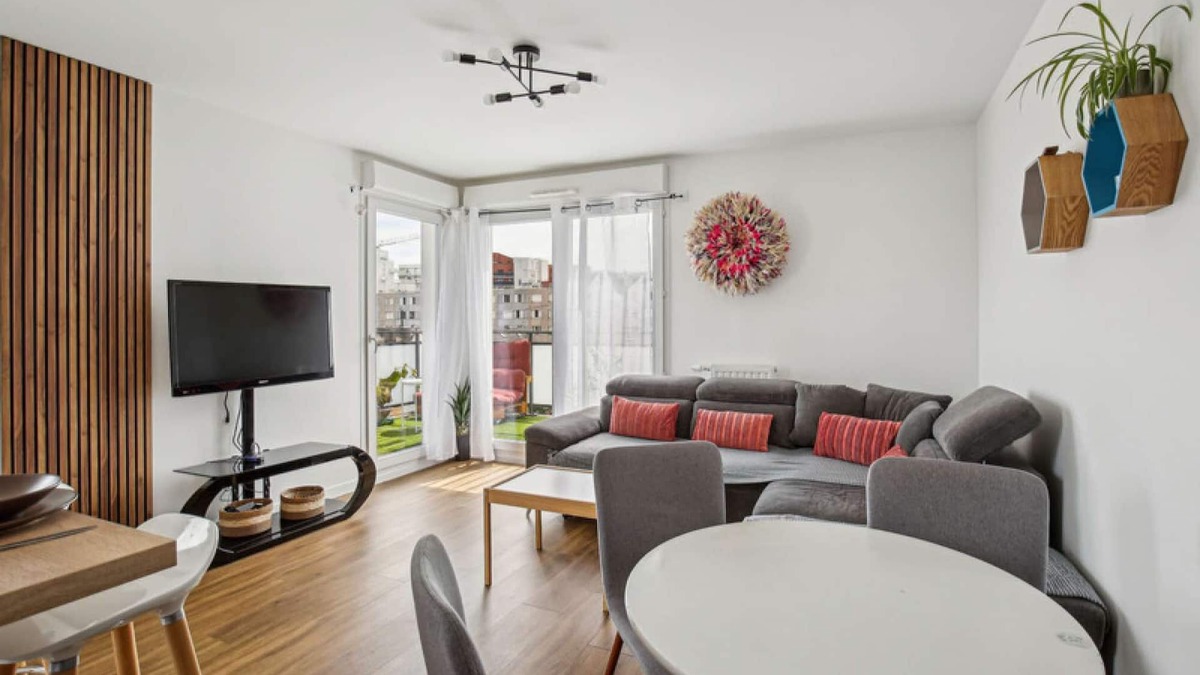 Bezons Apartment | Chic and comfortable apart with Parking and balcony