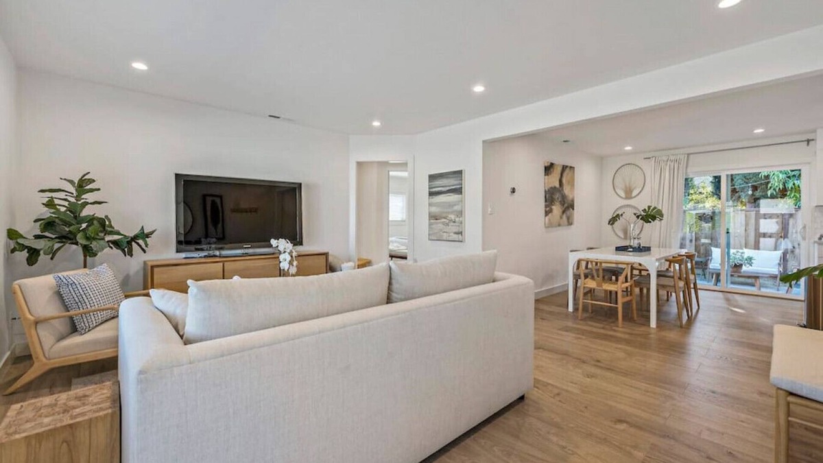 North Whisman House | Chic and Comfy Home in the Heart of Silicon Valley