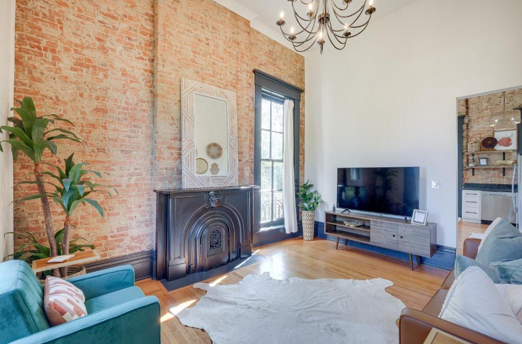 New Albany Apartment | Chic and Historic Apartment about 6 Mi to Louisville!